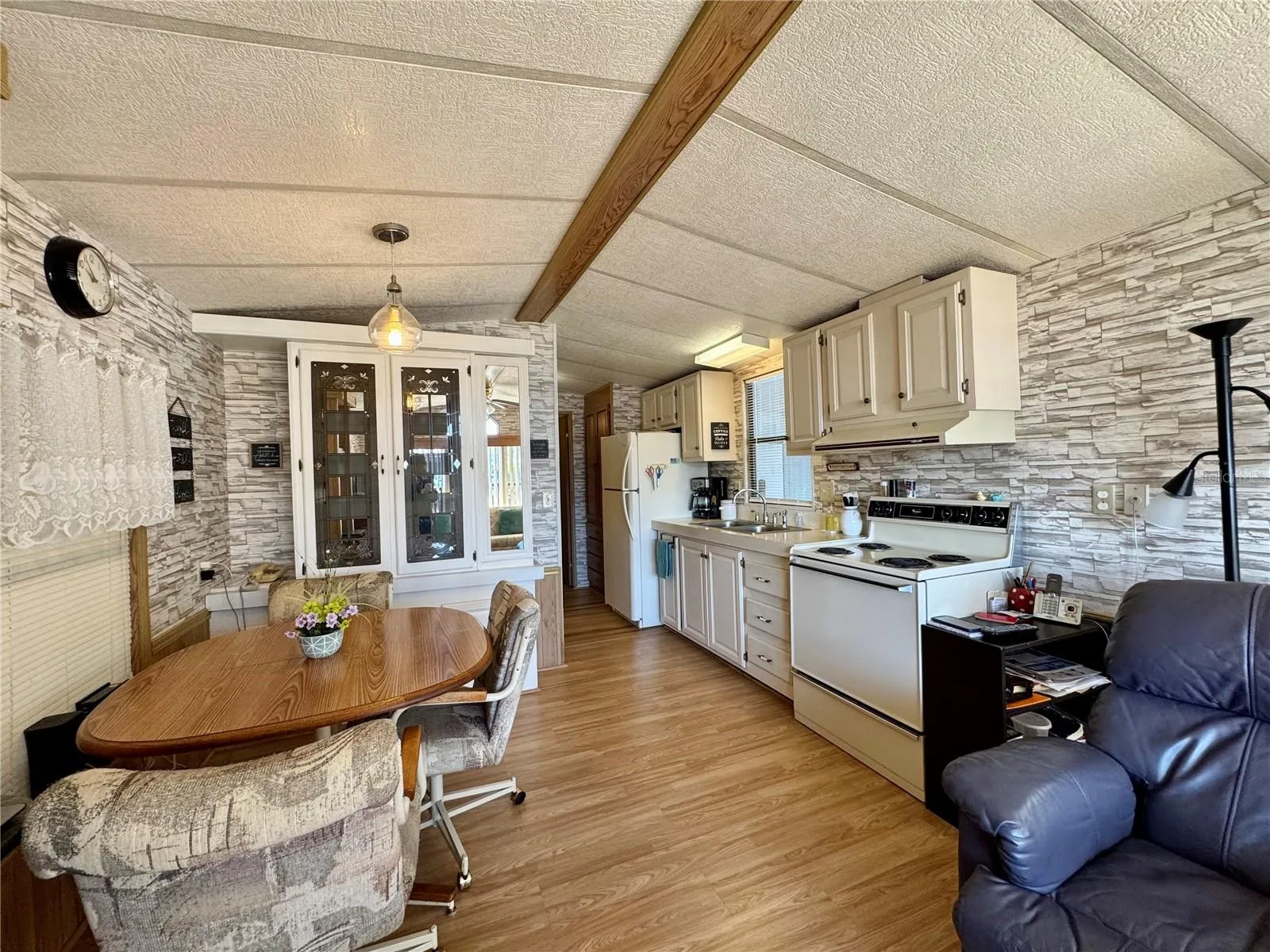 Dinette & Kitchen