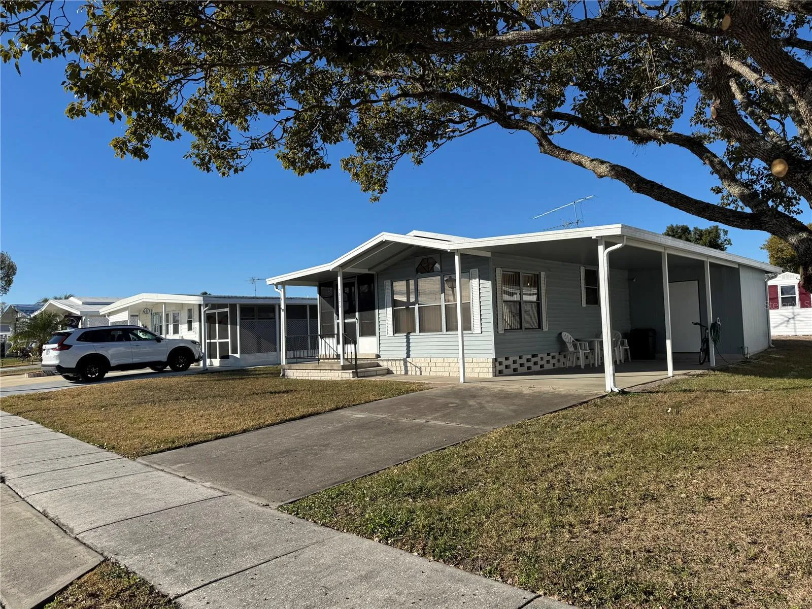 Front w/carport