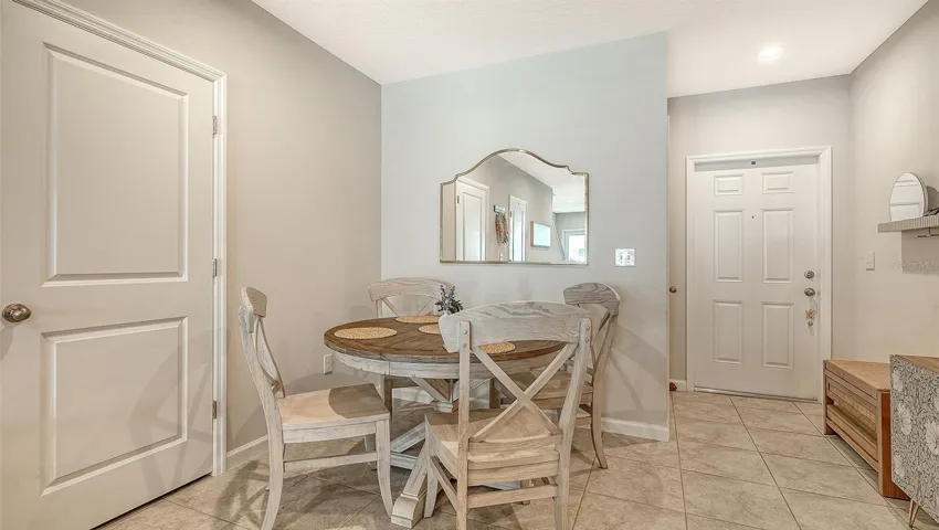 Breakfast nook 2