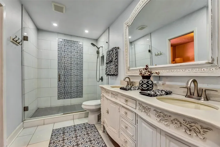 2nd bathroom