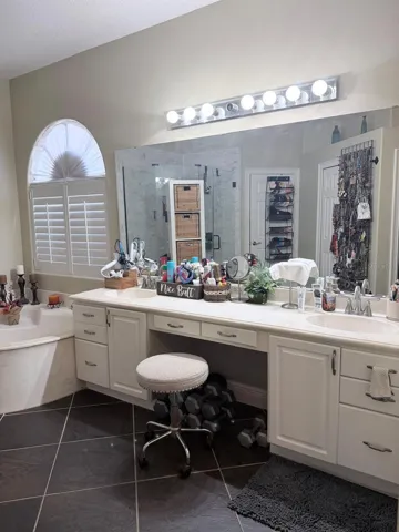 primary room bathroom