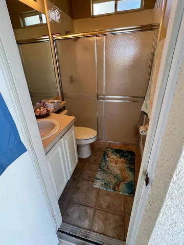 Full bathroom in the pool deck