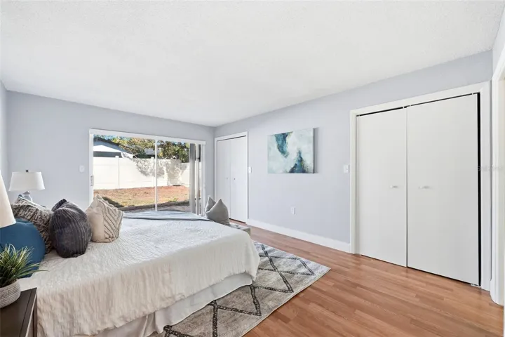 MASTER BEDROOM WITH ACCESS TO THE BACK YARD THROUGH SLIDING DOORS