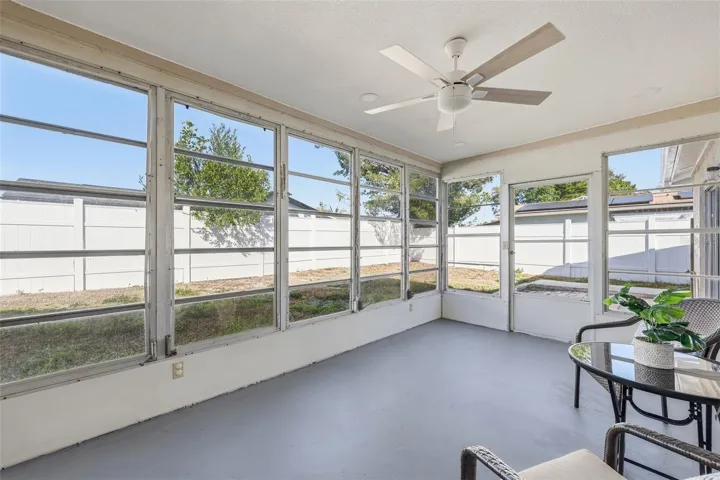 PRIVACY VINUL FENCE ALL AROUND