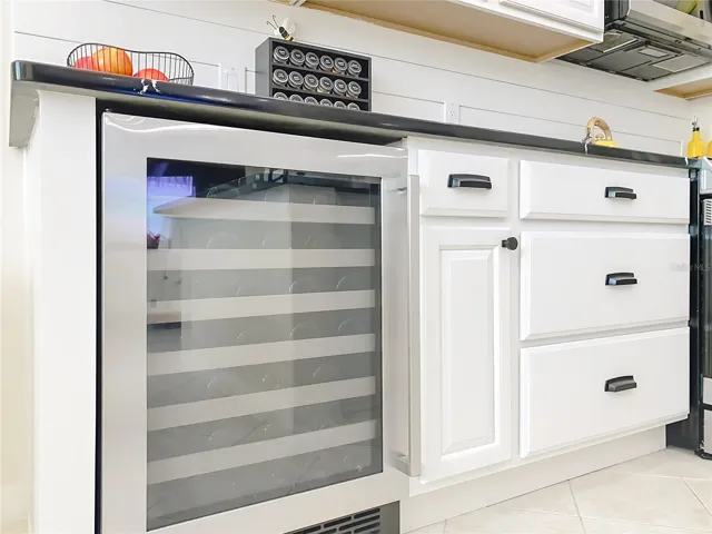 Wine Cooler, Oil Bronze handles, Deep drawers