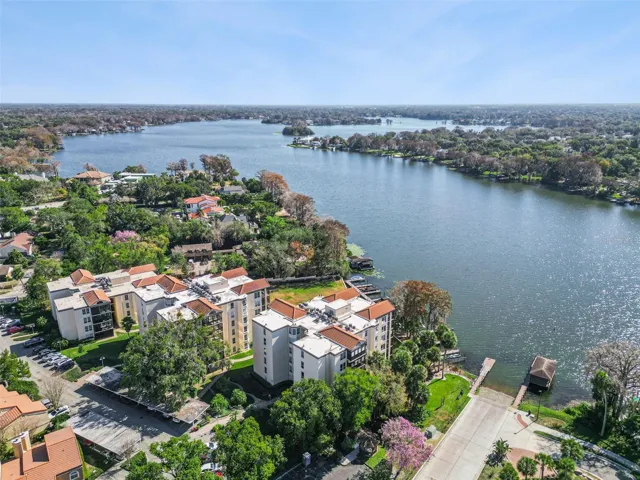 Lakefront Living on the beautiful Lake Maitland Chain of Lakes.