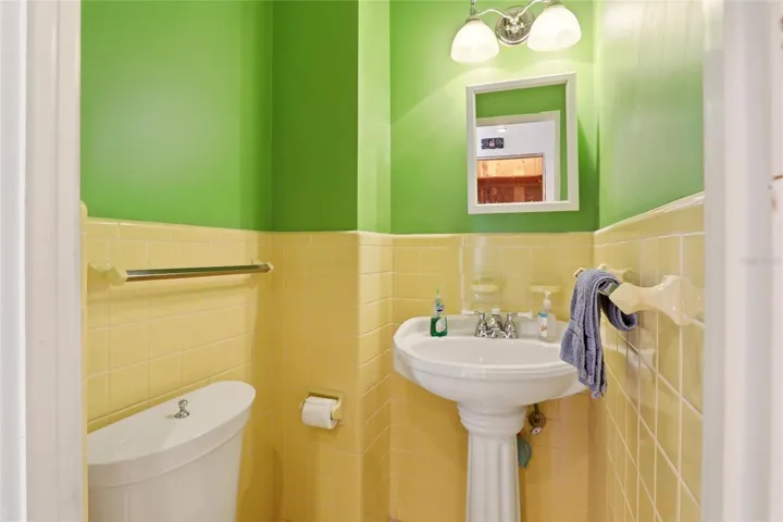 1/2 bath