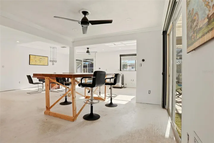 large island in kitchen