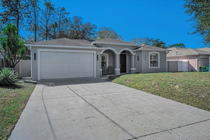 Spacious driveway