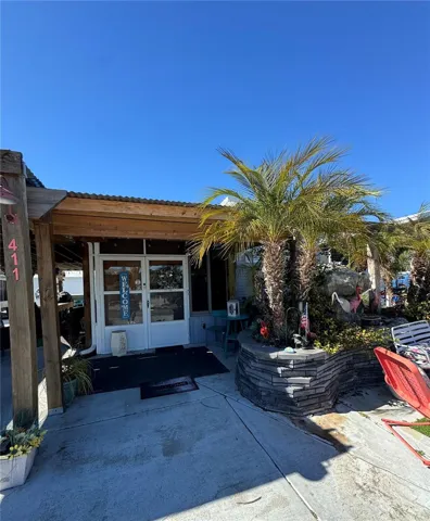 Entrance to the Florida Room & Beachy Bungalow