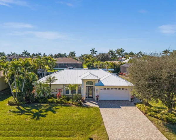 Welcome to 2926 SW 38th Terrace!
