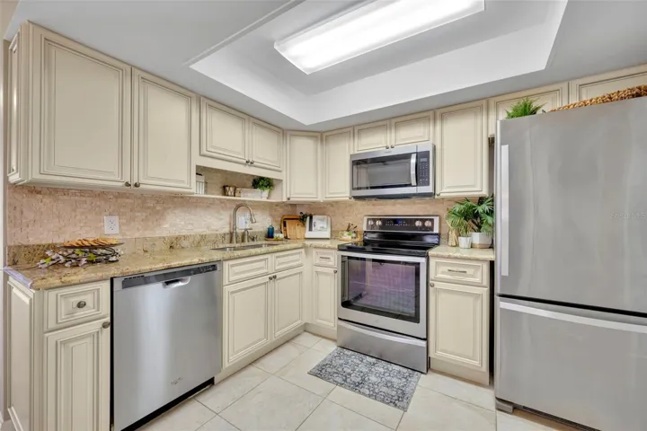 Microwave NEW - ALL APPLIANCES STAY!