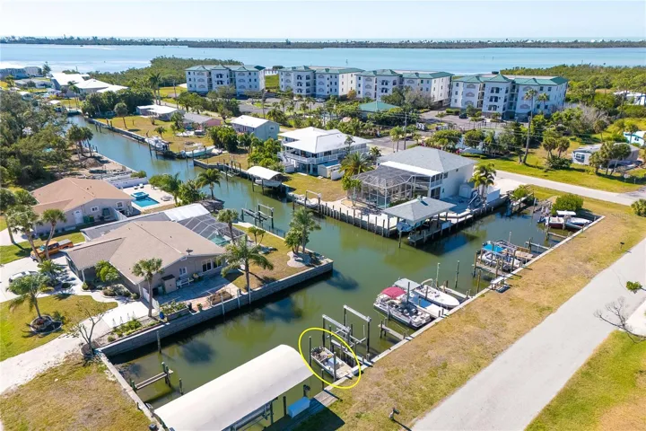 This boat slip offers fast and direct access to the inner-coastal waterways and Gulf beaches.