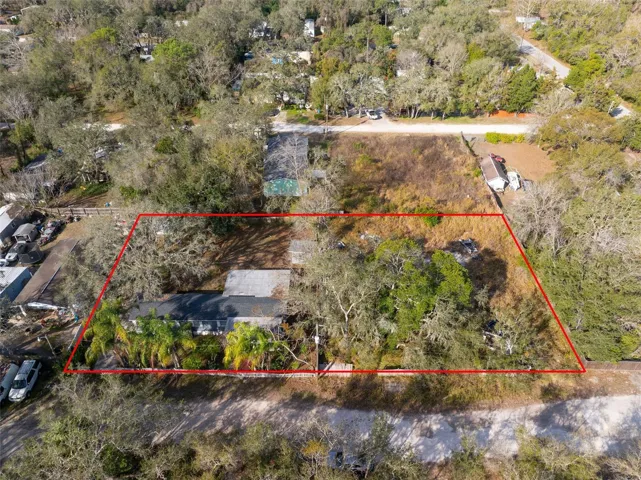 Lot boundary includes the possible vacant lot next door which is sold by the same owner.