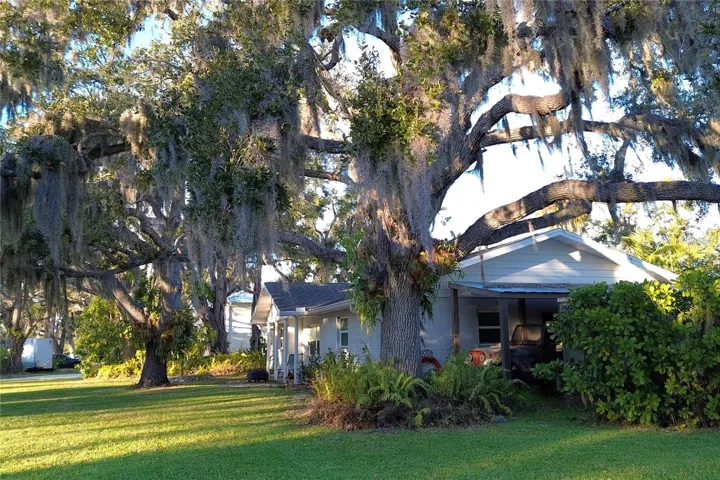 side (carport)