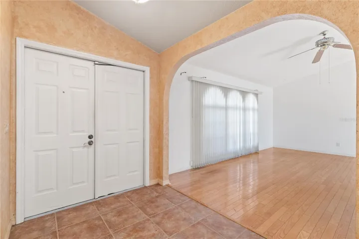 Foyer view of Living rm