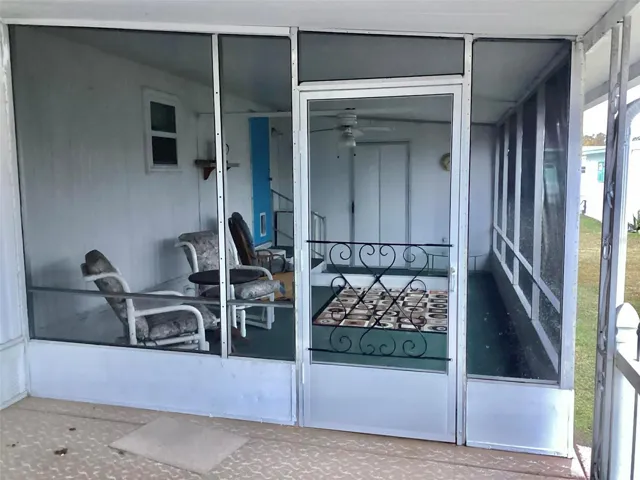 Front screened room