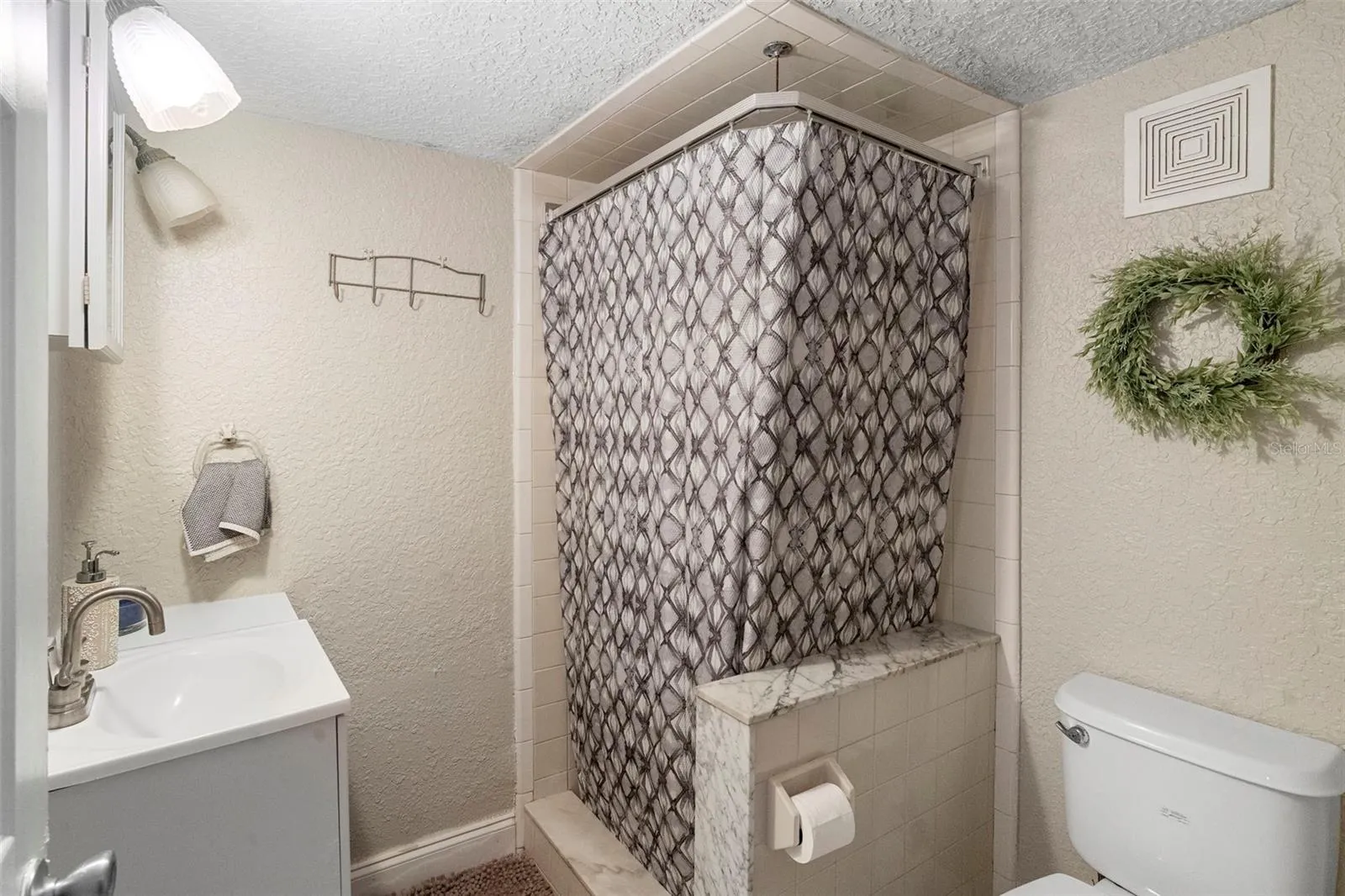Apartment/In-Law Suite full bathroom downstairs