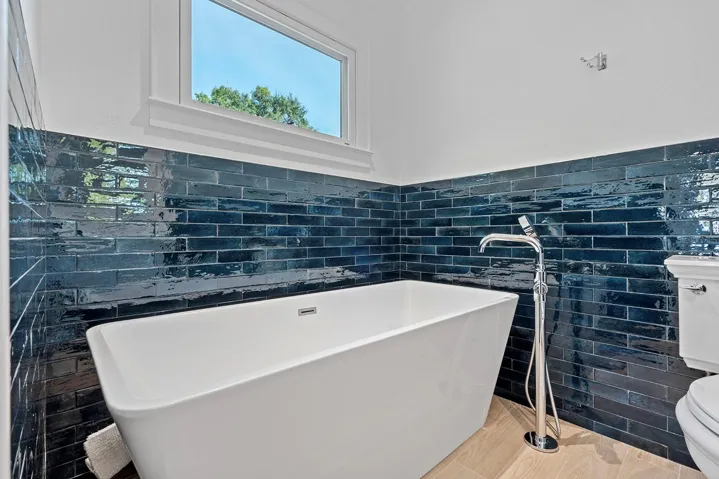 Bedroom 2 Ensuite Bath