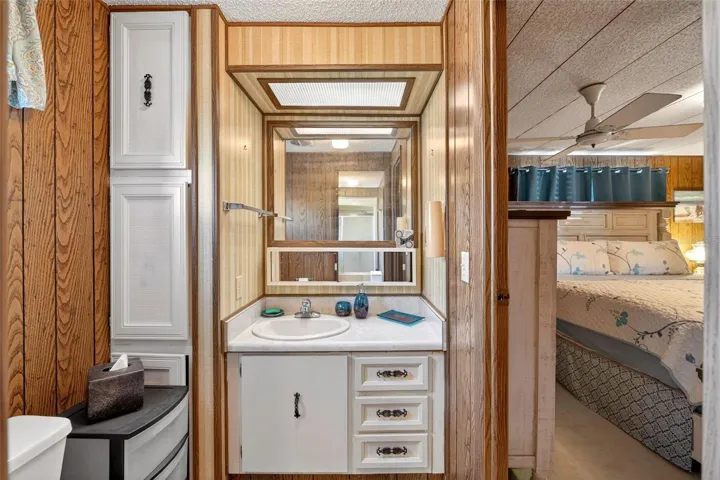 Half en suite