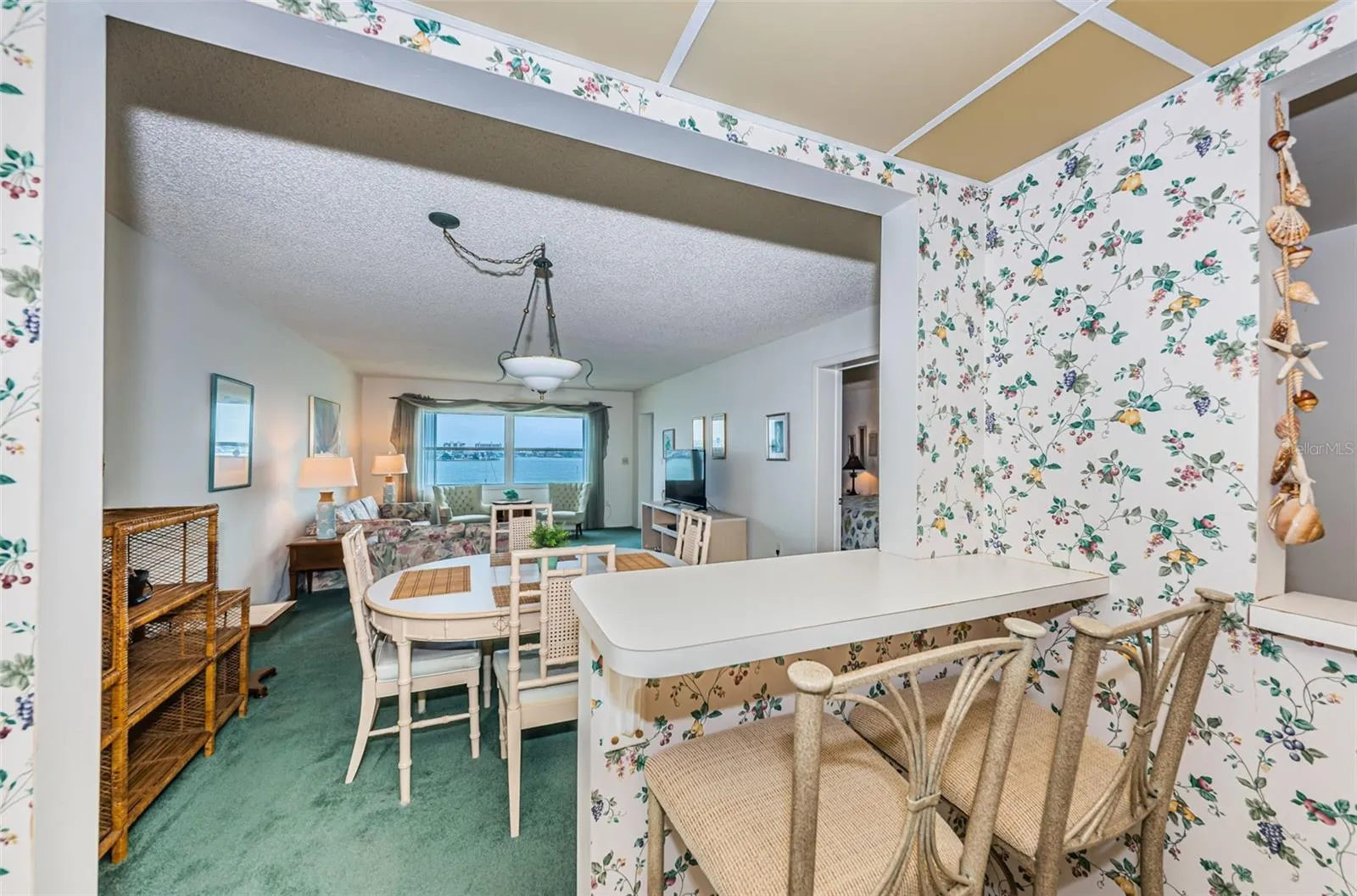 Breakfast bar