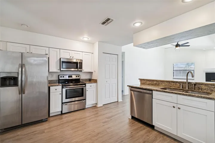 EAT IN KITCHEN