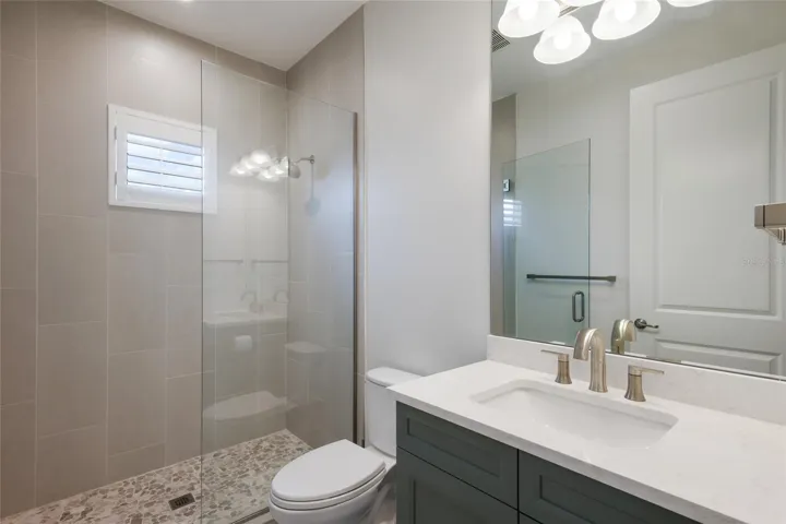 Upstairs full bath