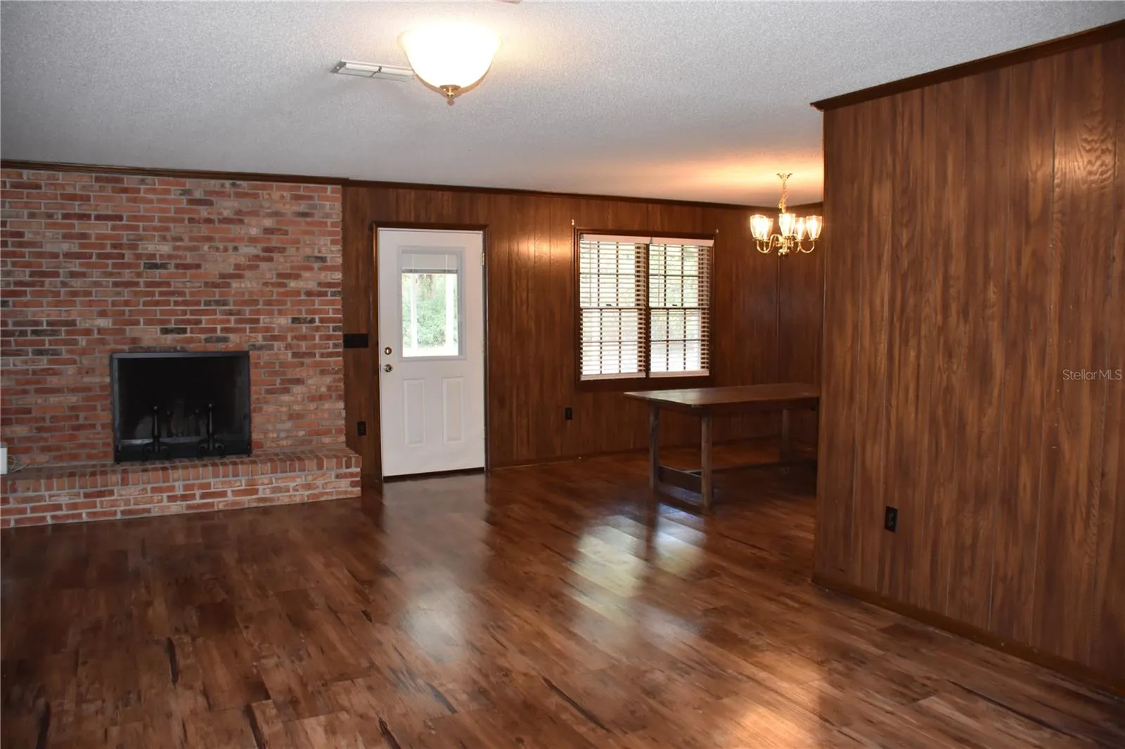 view living room to back door