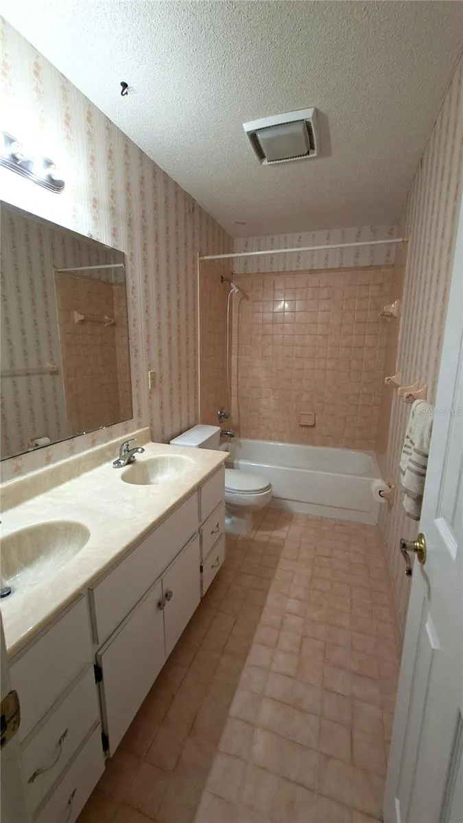 Hall bathroom for bedrooms 2 & 3