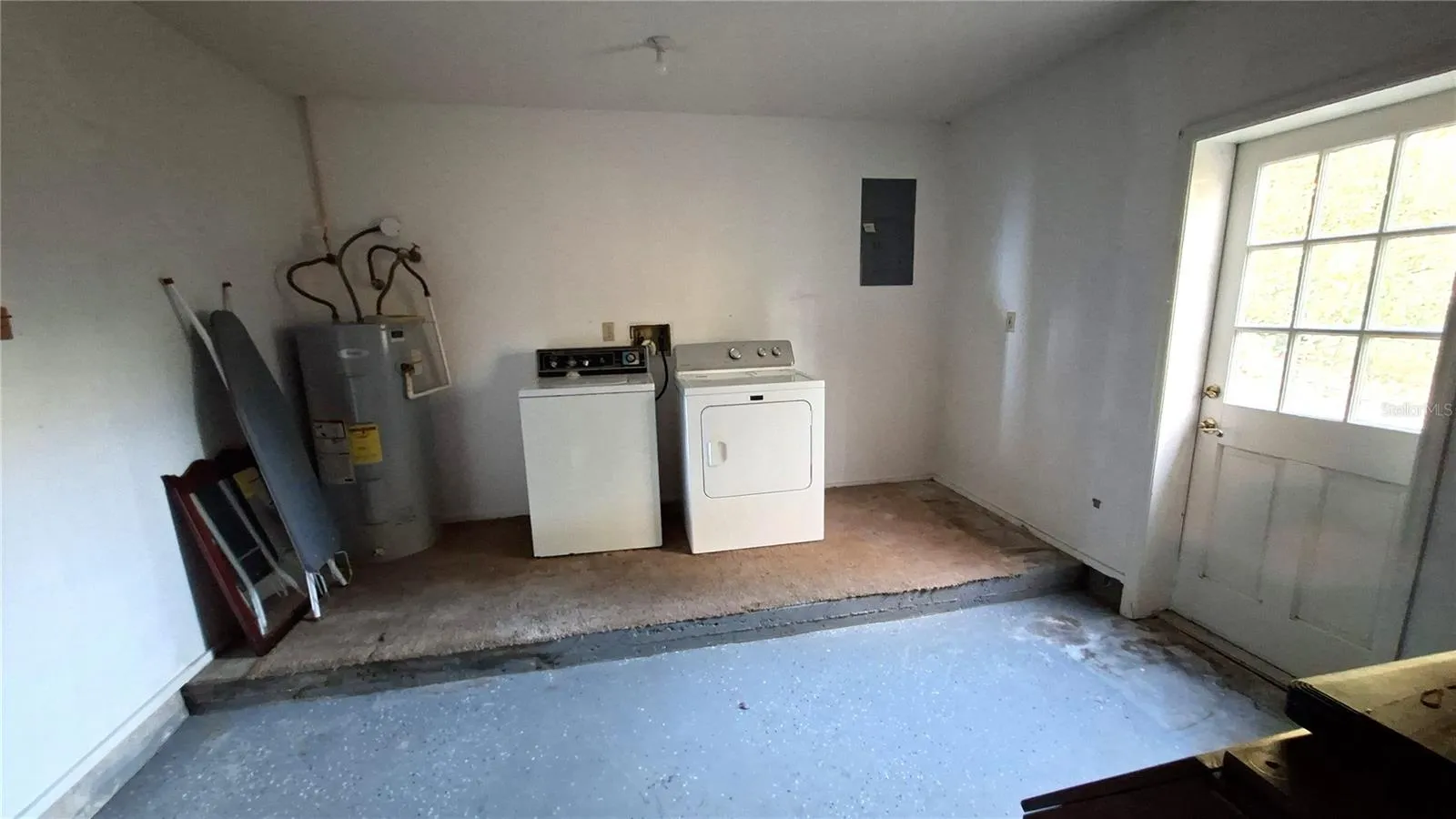 Utility room, side entrance, 2nd 1/2 of converted garage