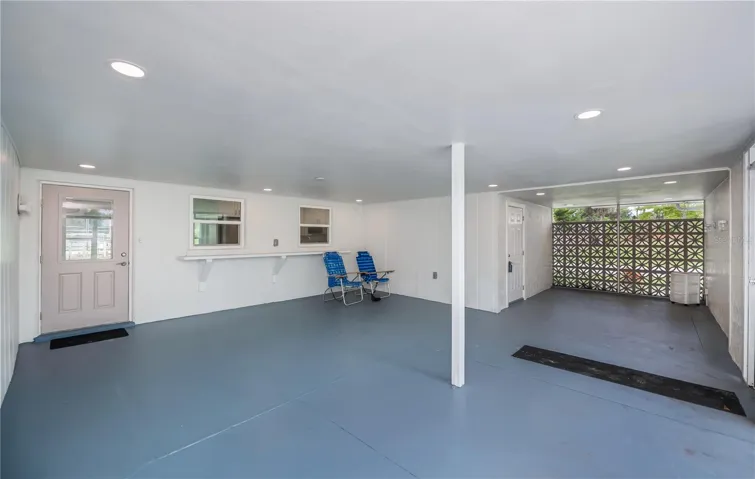 Massive front lanai, perfect for a pool table/ping pong!