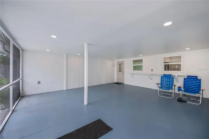 Massive front lanai, perfect for a pool table/ping pong!