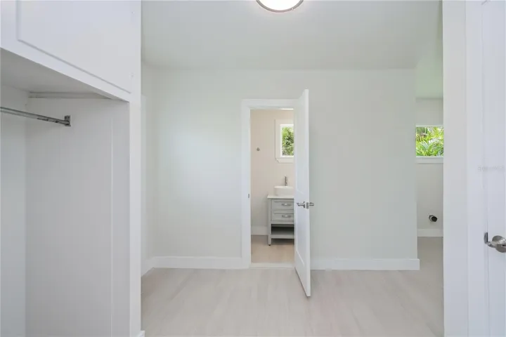 Master en-suite entry