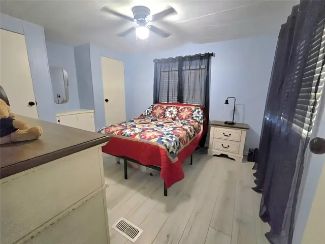 DUAL CLOSETS IN PRIMARY BED
