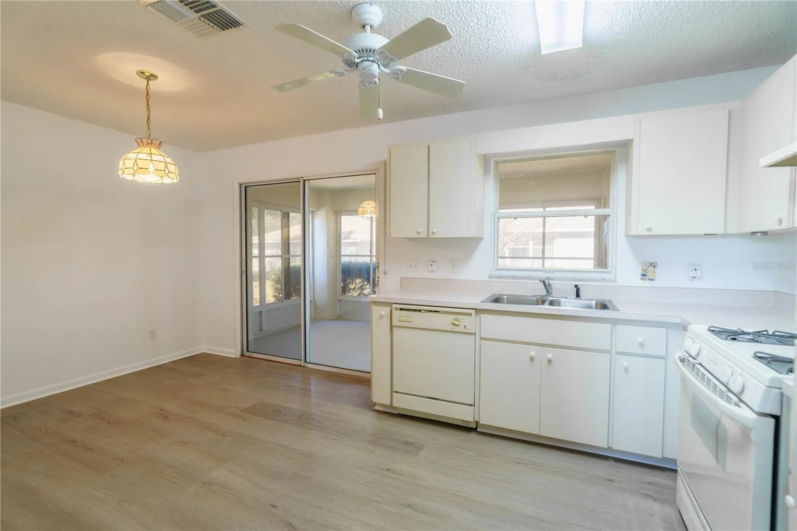 Dining area off kitchen