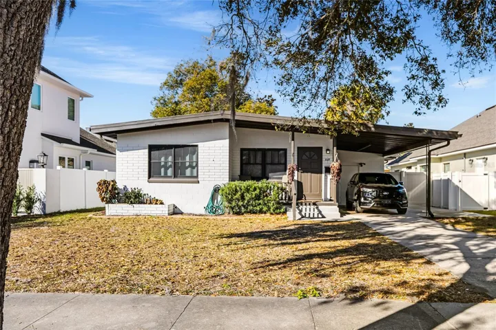 Charming Mid-Century Winter Park bungalow with tremendous potential