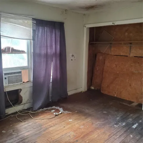 Bedroom 2-949 Lake St