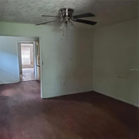 Livingroom-949 Lake St