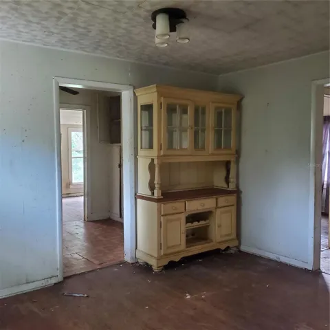Dining Rm-949 Lake St