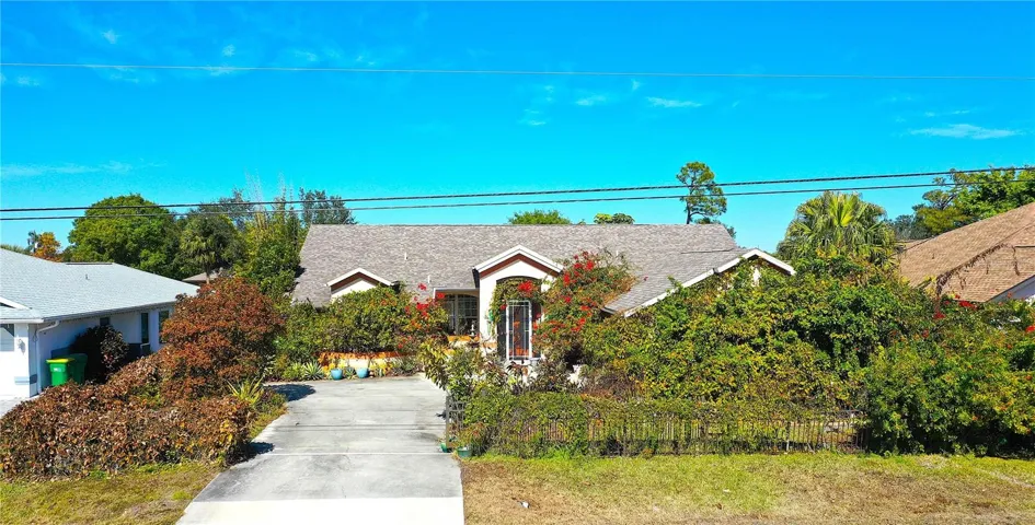 23256 Peachland Blvd  3 bed, 3 bath, 2 Car, Pool