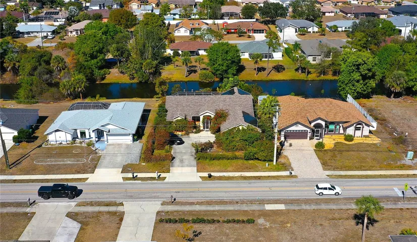 3/3/2/Pool/ Freshwater Canal Home.