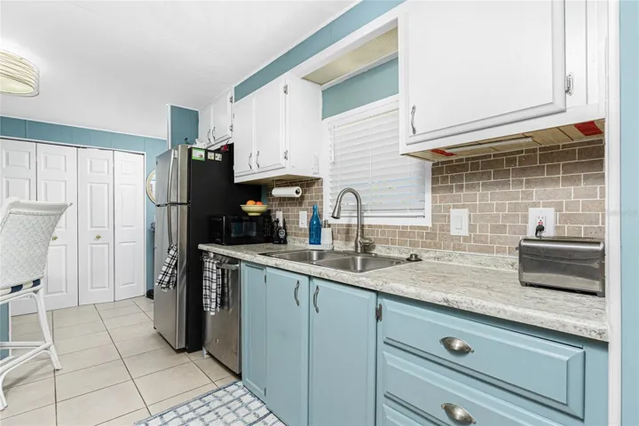 The indoor Laundry is off the kitchen