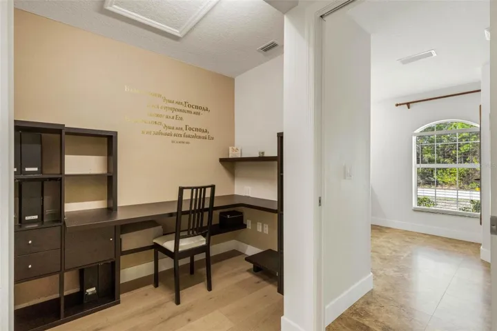 office nook in master