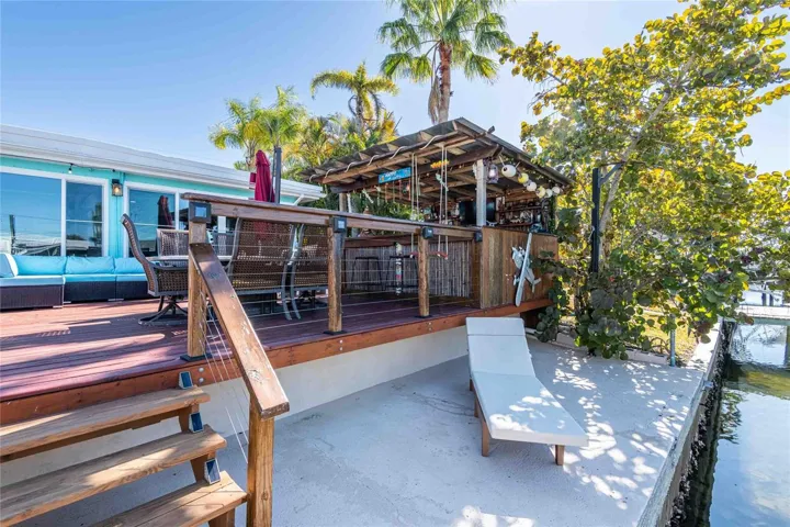 Sundeck perfect for relaxing or fishing!