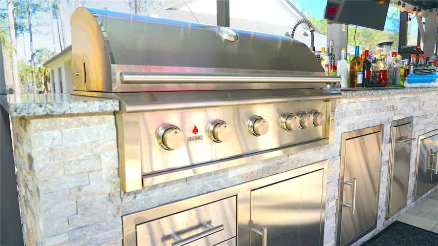 Outdoor Kitchen