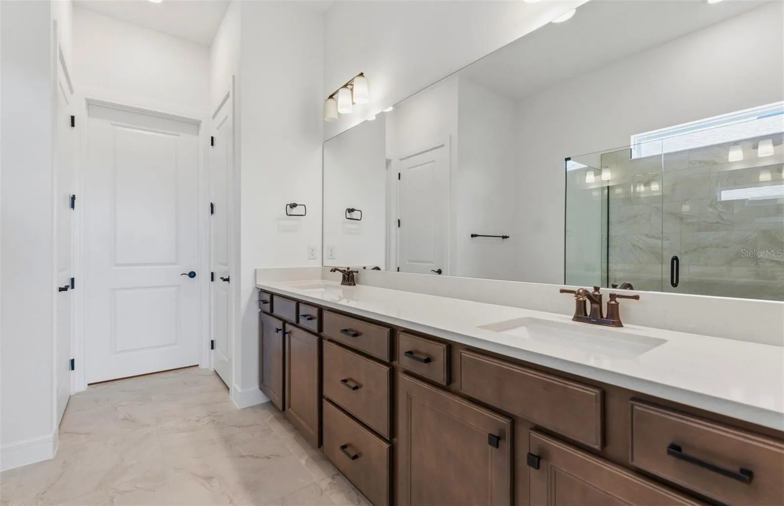 Owner's Bath w/Dual Sinks