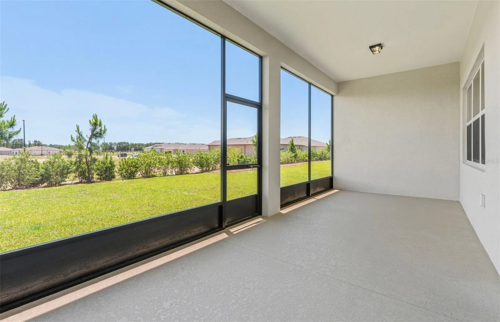 Covered Lanai w/Screen Enclosure