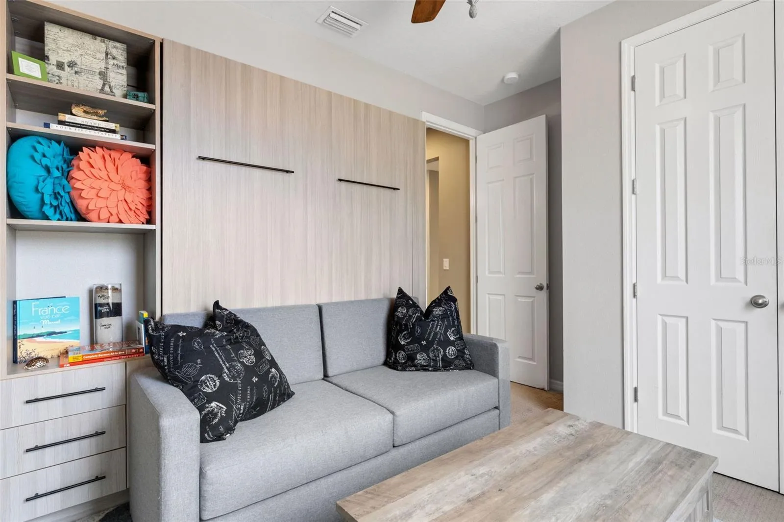 1st floor Bedroom / office with en suite bathroom &amp; Oasis views