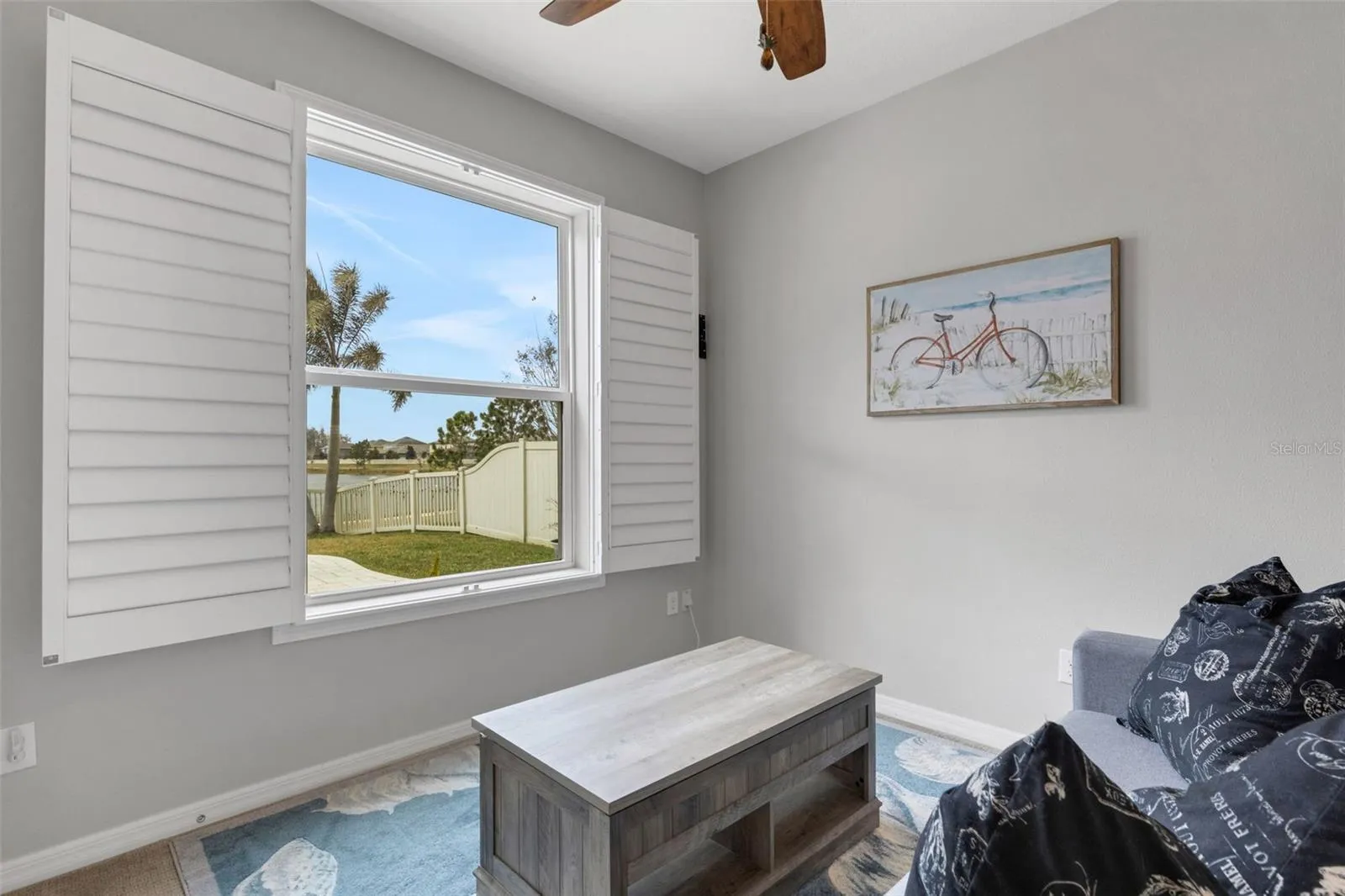 1st floor Bedroom / office with en suite bathroom &amp; Oasis views