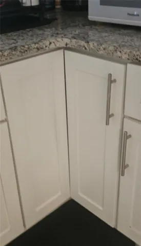 Lazy Susan corner cabinet, for extra storage.